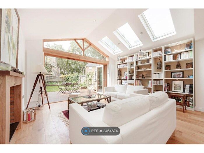 3 Bedroom Flat To Rent In Lower Maisonnette, London, SW6