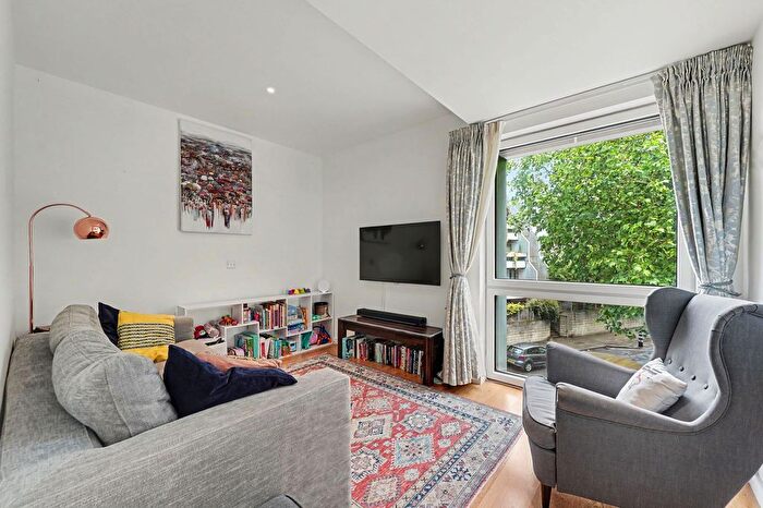 2 Bedroom Flat To Rent In Balmore Street, London, N19