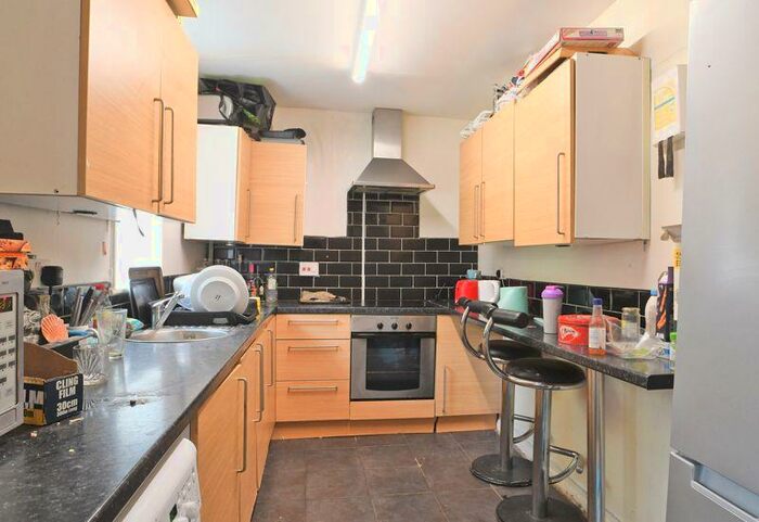 4 Bedroom Semi-Detached House To Rent In Ringmer Drive, Brighton, BN1