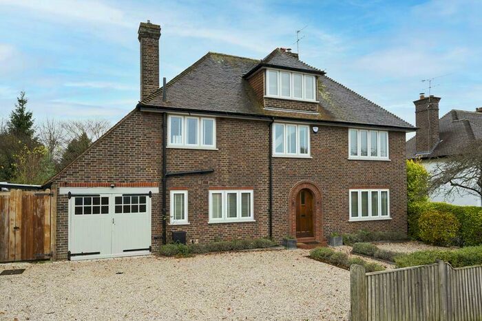 4 Bedroom Detached House To Rent In Guildford, GU1