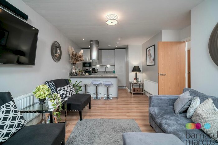 3 Bedroom Flat To Rent In Tapster Street, High Barnet, Barnet, EN5