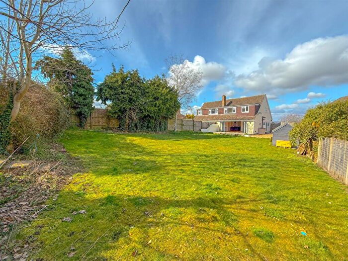 3 Bedroom Semi Detached House For Sale In Malthouse Close, Blunsdon, Swindon, SN26