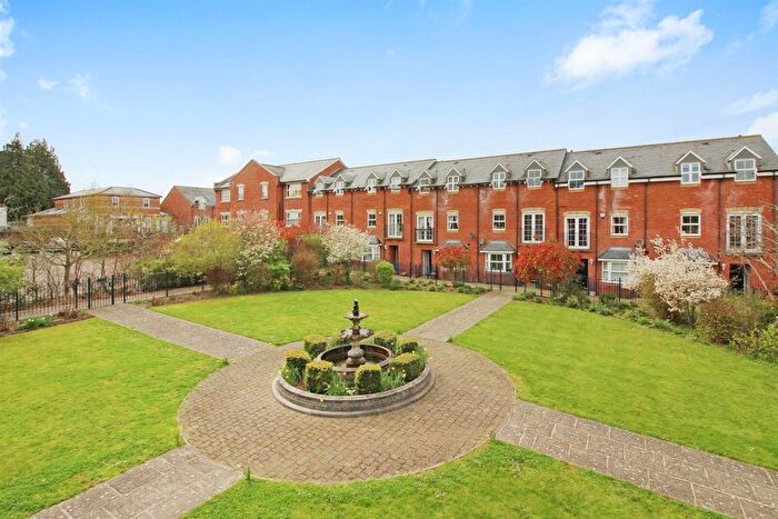 2 Bedroom Flat For Sale In Gardeners Place, Chartham, Canterbury, Kent, CT4