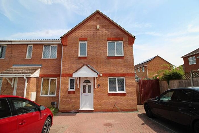 3 Bedroom End Of Terrace House To Rent In Daffodil Drive, Rushden, NN10