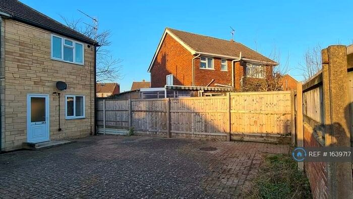 1 Bedroom Flat To Rent In Clarendon Drive, Royal Wootton Bassett, Swindon, SN4