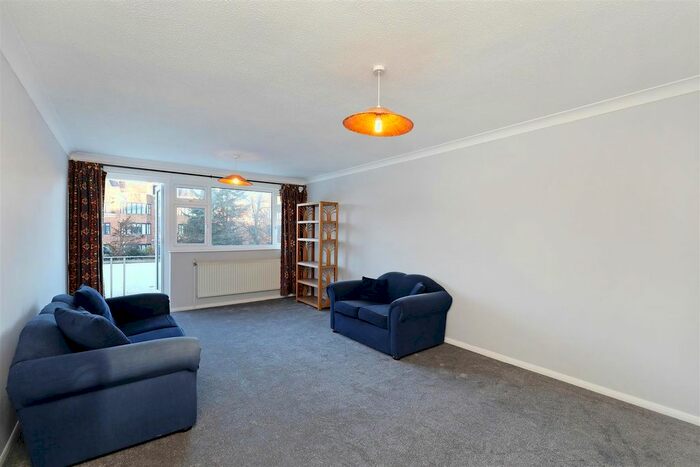 2 Bedroom Flat To Rent In Putney Hill, London, SW15