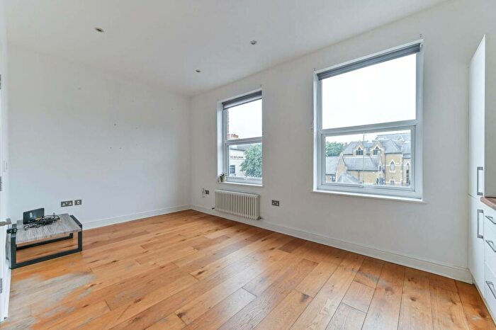 1 Bedroom Flat To Rent In East Street, Epsom, KT17