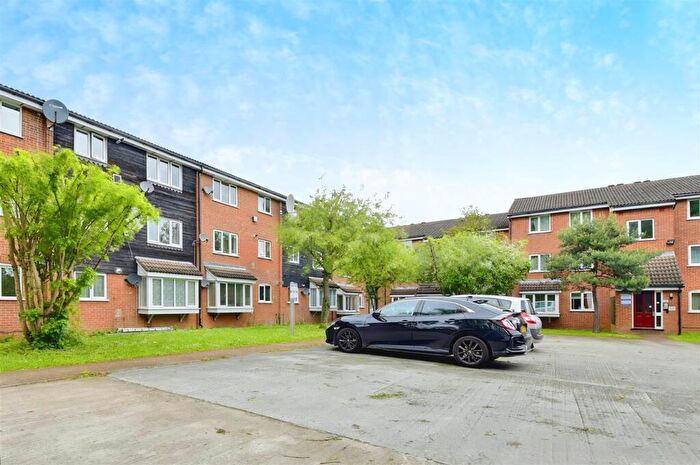 1 Bedroom Flat To Rent In Silver Birch Close, Friern Barnet, N11