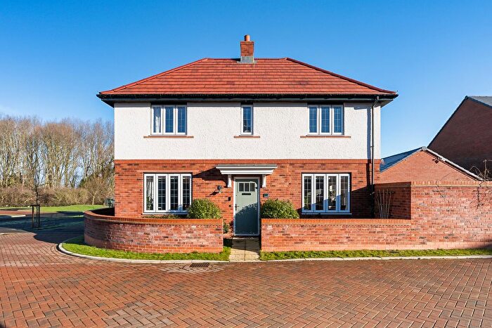 3 Bedroom Detached House For Sale In Foxglove Piece, Watlington, OX49