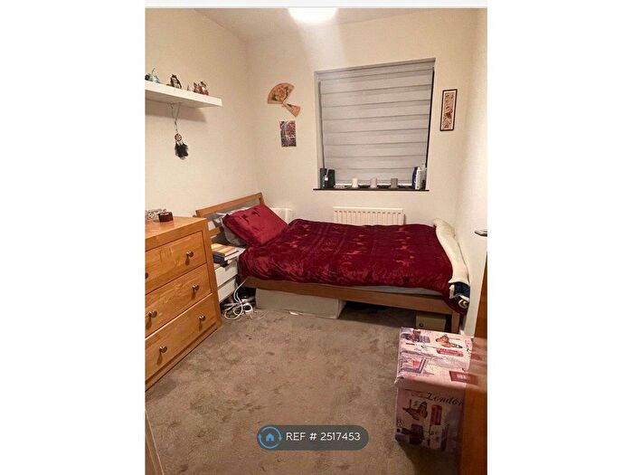 2 Bedroom Flat To Rent In Manor Court, London, NW2