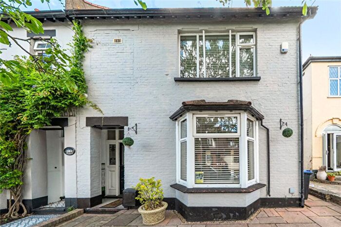 3 Bedroom Semi-Detached House For Sale In Recreation Avenue, Leigh-on-Sea, Essex, SS9
