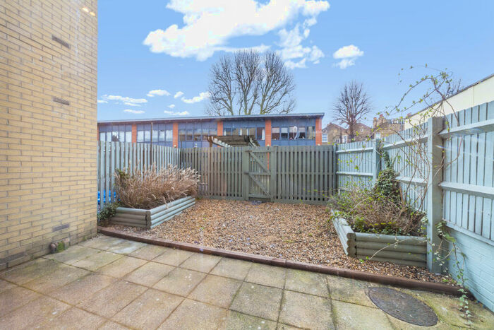 1 Bedroom Apartment To Rent In Manor Gardens, London, N7