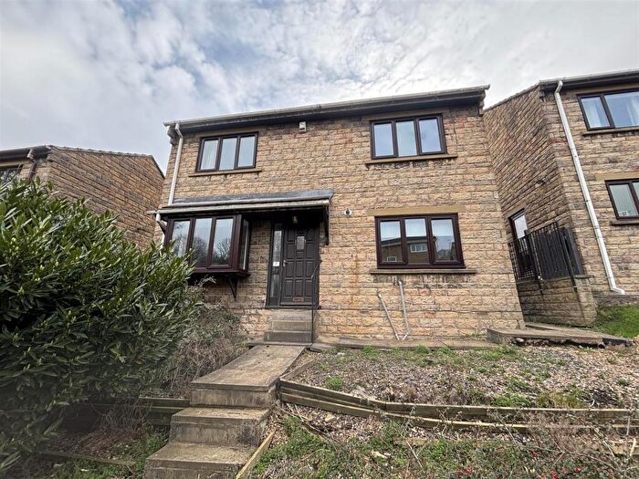 3 Bedroom Detached House For Sale In , Tofts Grove, Rastrick, HD6