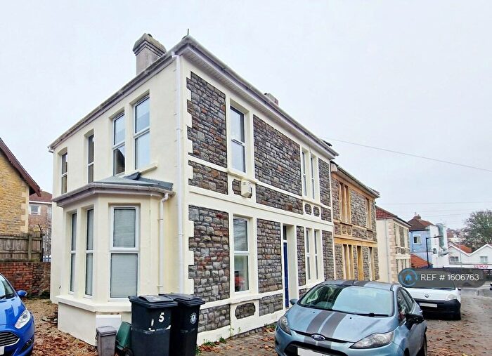 6 Bedroom Semi-Detached House To Rent In Brookfield Avenue, Bristol, BS7