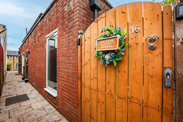 2 Bedroom Flat For Sale In Church Street North, Old Whittington, Chesterfield, S41