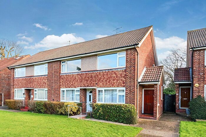 2 Bedroom Maisonette For Sale In Pentland Road, Bushey, Hertfordshire, WD23