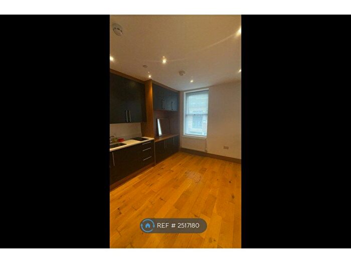 Studio To Rent In Kilburn High Road, London, NW6