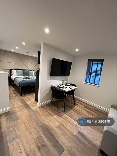 Studio To Rent In Hilary Court, Luton, LU2