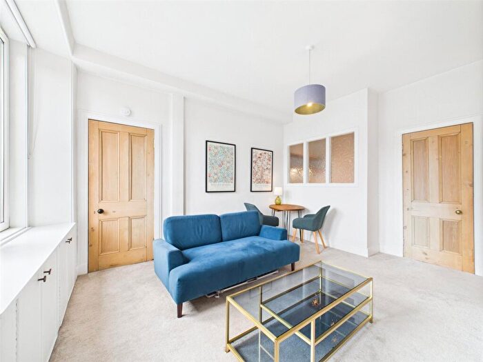 1 Bedroom Apartment To Rent In Broughton Road, Edinburgh, Midlothian, EH7