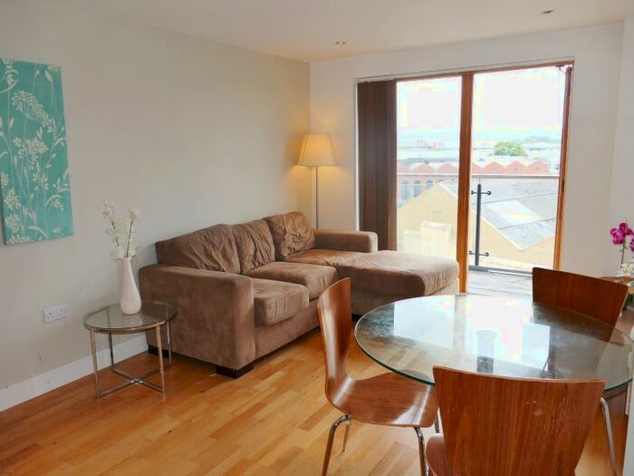 2 Bedroom Apartment To Rent In Clarence House, The Boulevard, LS10
