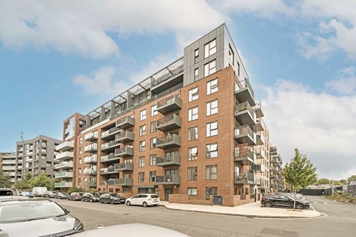 2 Bedroom Flat For Sale In Singapore Road, Ealing, W13