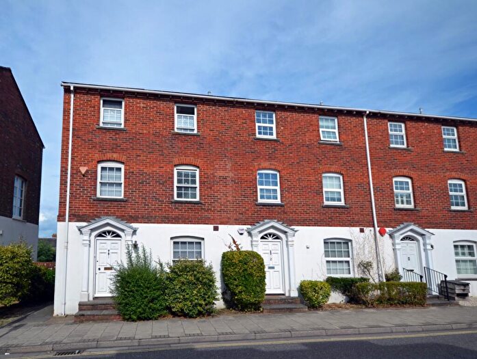 4 Bedroom Semi-Detached House To Rent In Lymington, Hampshire, SO41