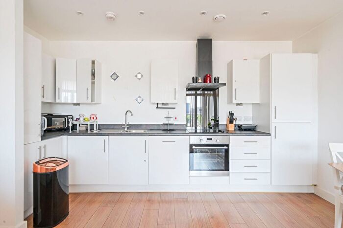 1 Bedroom Flat To Rent In Pomfret Place, Docklands, London, E14