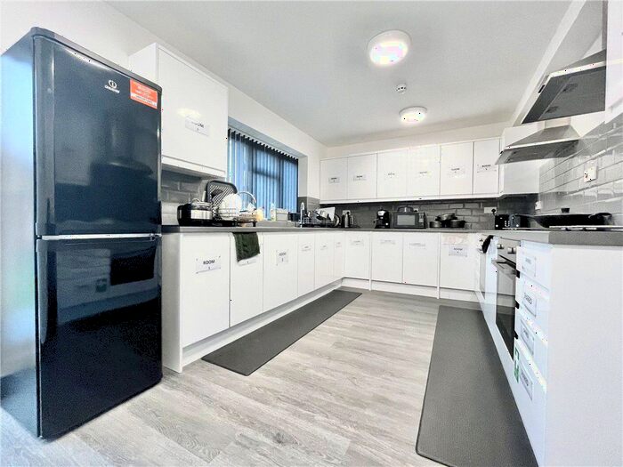 Studio To Rent In Wellington Avenue, Hounslow, TW3