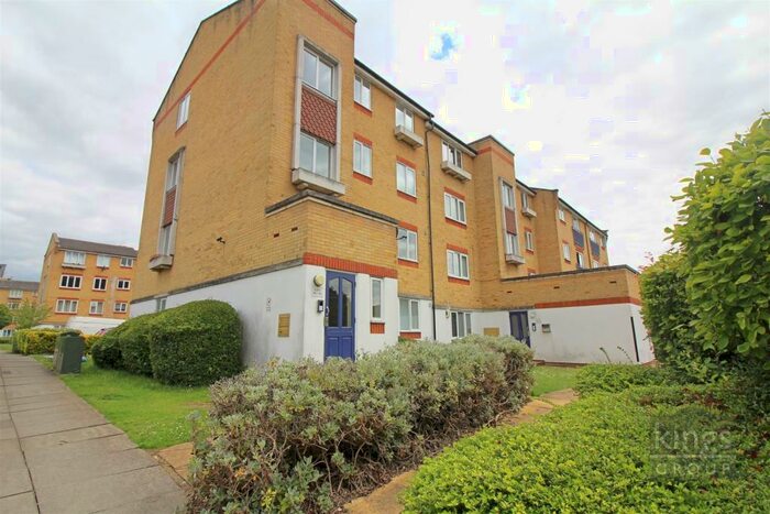 2 Bedroom Flat To Rent In Dadswood, Harlow, CM20