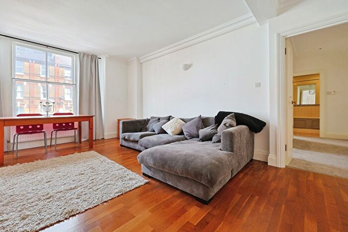 2 Bedroom Flat For Sale In Lavender Hill, Battersea, London, SW11