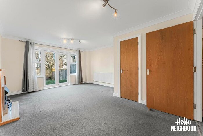 3 Bedroom Terraced House To Rent In King Edward Avenue, Dartford, DA1