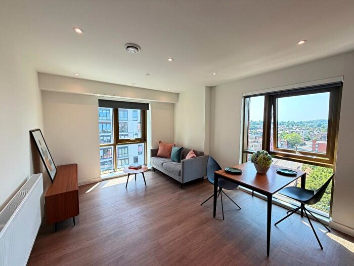 1 Bedroom Apartment To Rent In Weldale Street, Reading, Berkshire, RG1