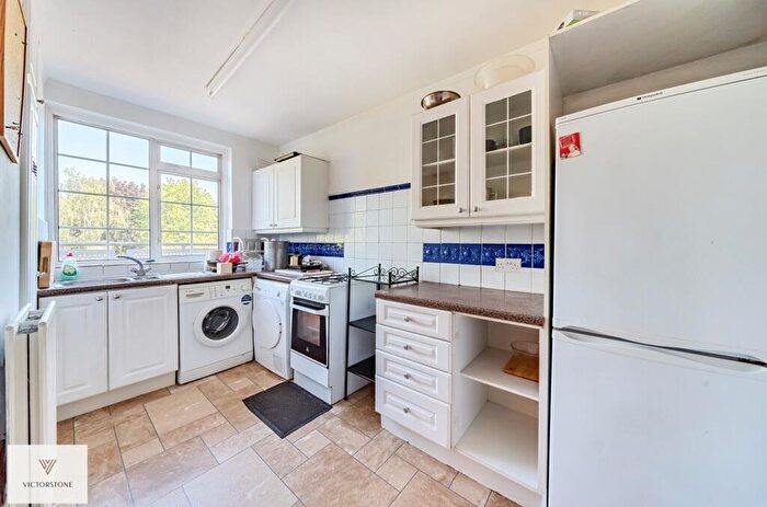 2 Bedroom Apartment To Rent In Fellows Court, Weymouth Terrace, Hoxton, London, E2