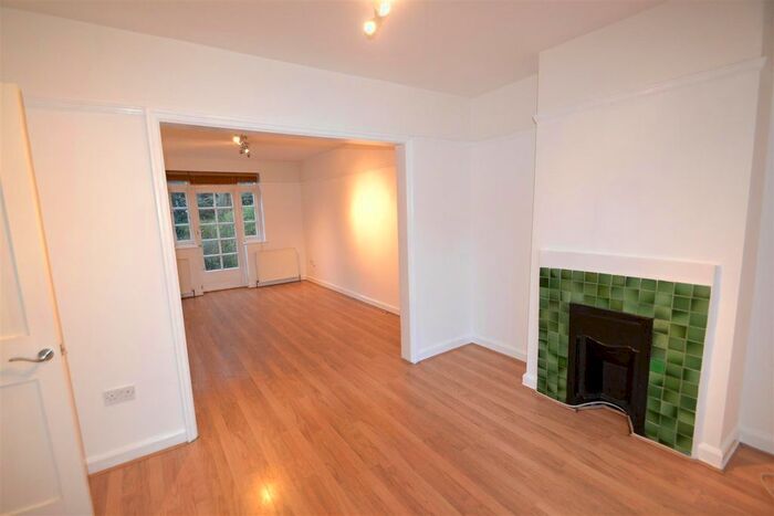 3 Bedroom Detached House To Rent In Asmuns Hill, London, NW11