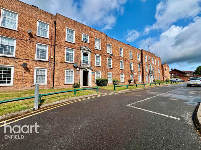 2 Bedroom Flat For Sale In Baker Street, London, EN1