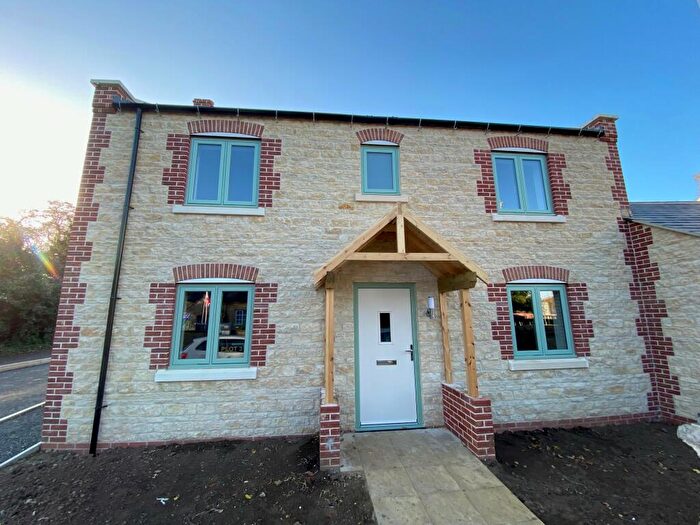 4 Bedroom House To Rent In Post Office Yard, Leadenham, Lincoln, LN5