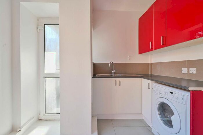 3 Bedroom Flat To Rent In Fielding House, South Hampstead, London, NW8