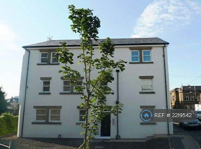 1 Bedroom Flat To Rent In Shamrock House, Pudsey, LS28
