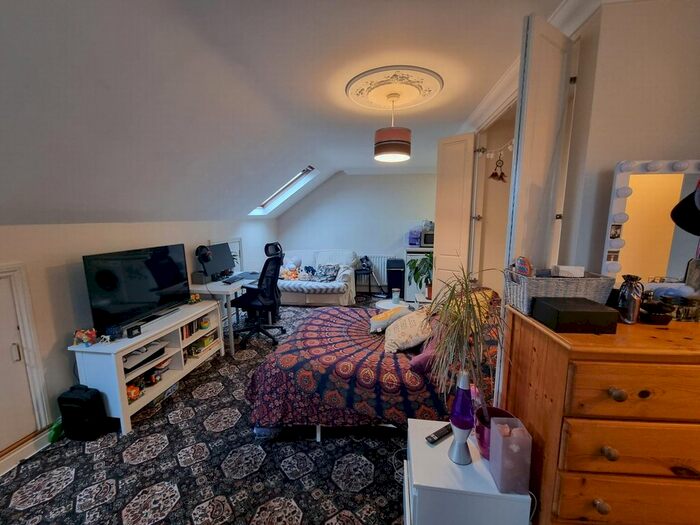 Studio To Rent In Hale Lane, Mill Hill, NW7