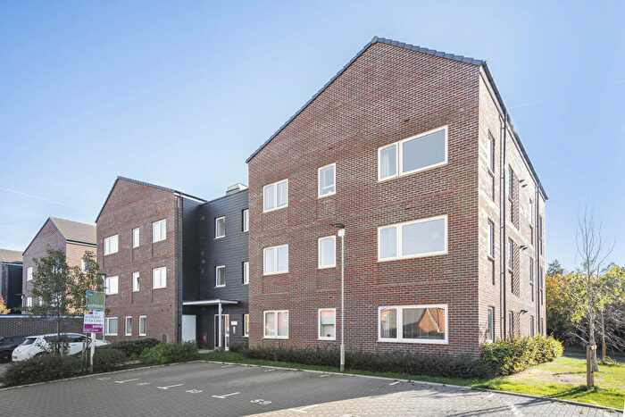 2 Bedroom Flat For Sale In Blossom Drive, Welwyn Garden City, AL7