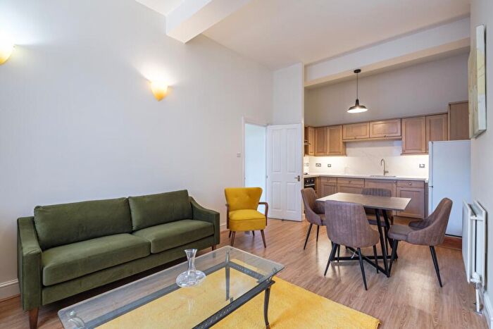 2 Bedroom Flat To Rent In Great Tower Street London, EC3R