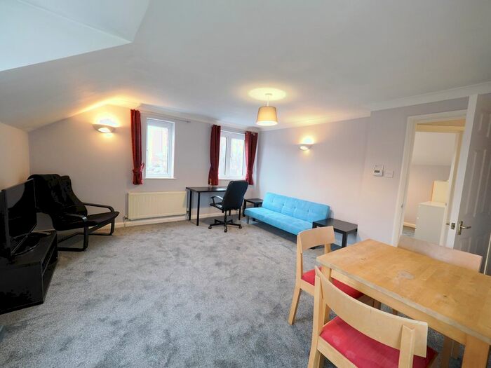 1 Bedroom Flat To Rent In Limes Mews, Egham, TW20