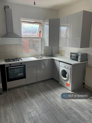 3 Bedroom Flat To Rent In Granville Road, London, N22