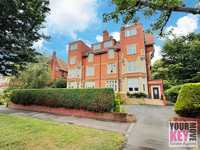 2 Bedroom Flat For Sale In Earls Avenue, Folkestone, Kent, CT20