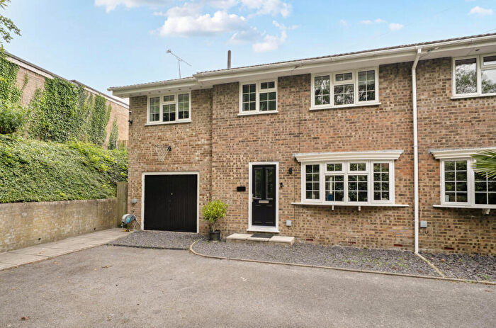 5 Bedroom Semi-Detached House For Sale In Old Odiham Road, Alton, Hampshire, GU34