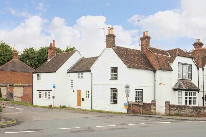 2 Bedroom Cottage To Rent In Warborough Road, Shillingford, OX10