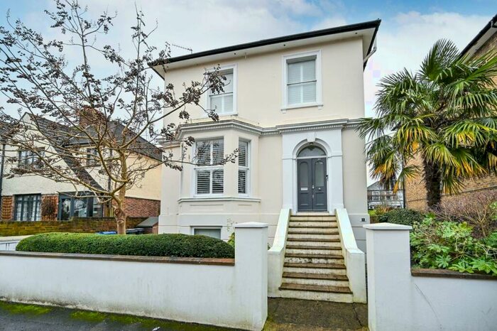 2 Bedroom Flat To Rent In Cadogan Road, Surbiton, KT6