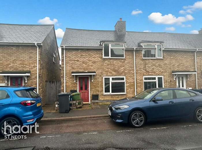 2 Bedroom End Of Terrace House For Sale In Avenue Road, Huntingdon, PE29