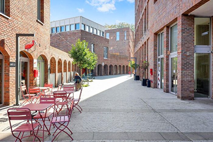 2 Bedroom Flat To Rent In Downs Road, London, E5