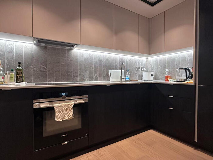 1 Bedroom Apartment To Rent In Phoenix Court, Gasholder Place, London, SE11